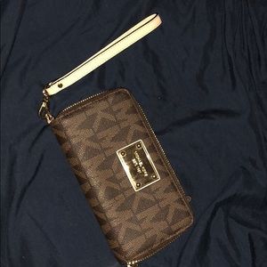 Michael Kors Wristlet Wallet